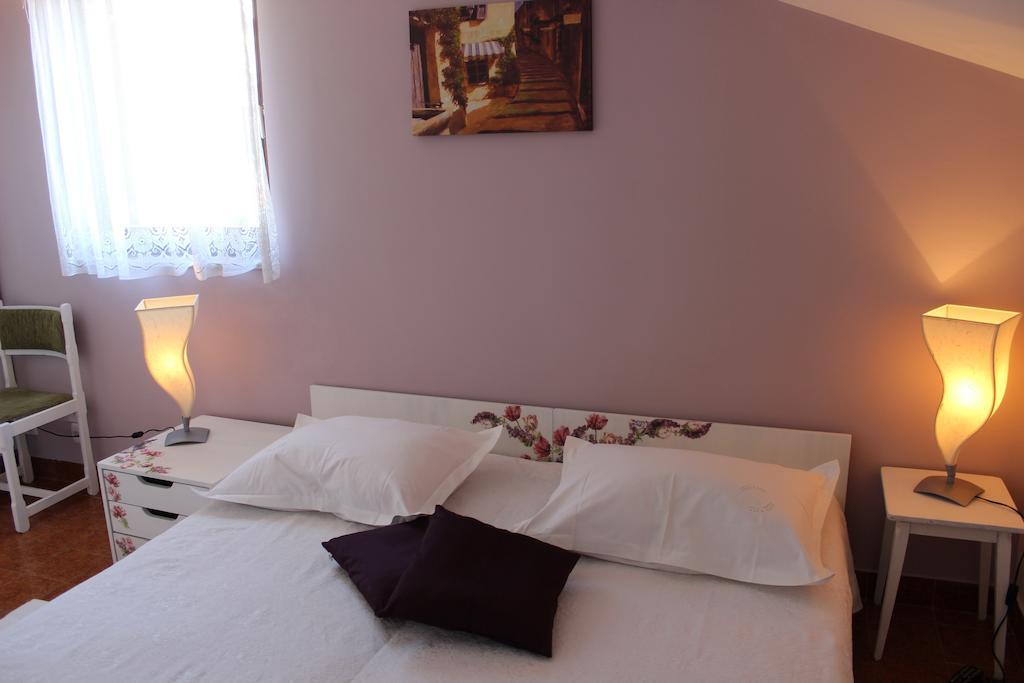 Apartments Petrada Omiš Rom bilde