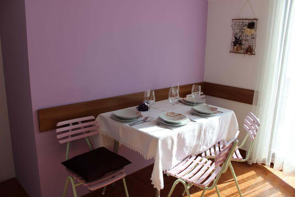 Apartments Petrada Omiš Rom bilde