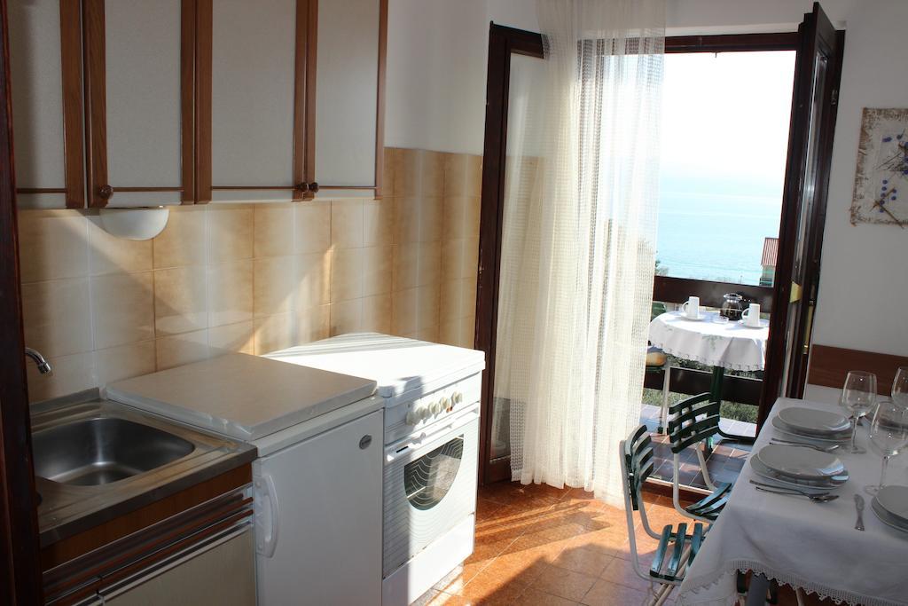 Apartments Petrada Omiš Rom bilde