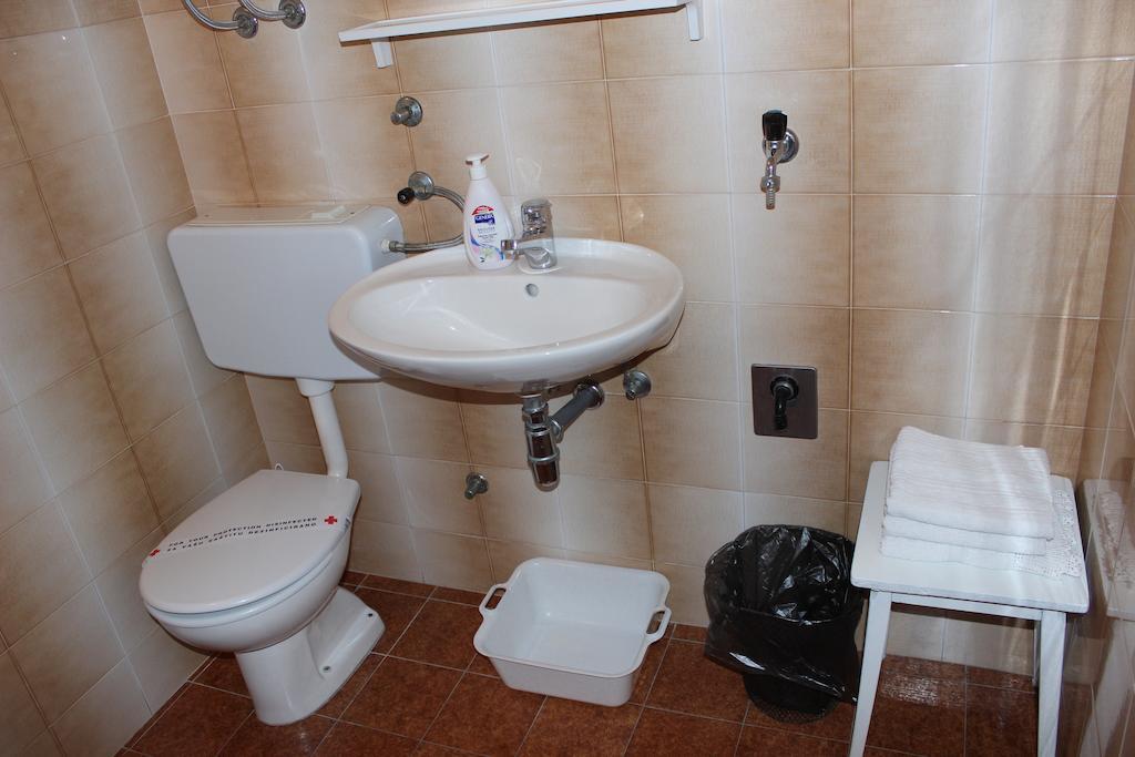Apartments Petrada Omiš Rom bilde