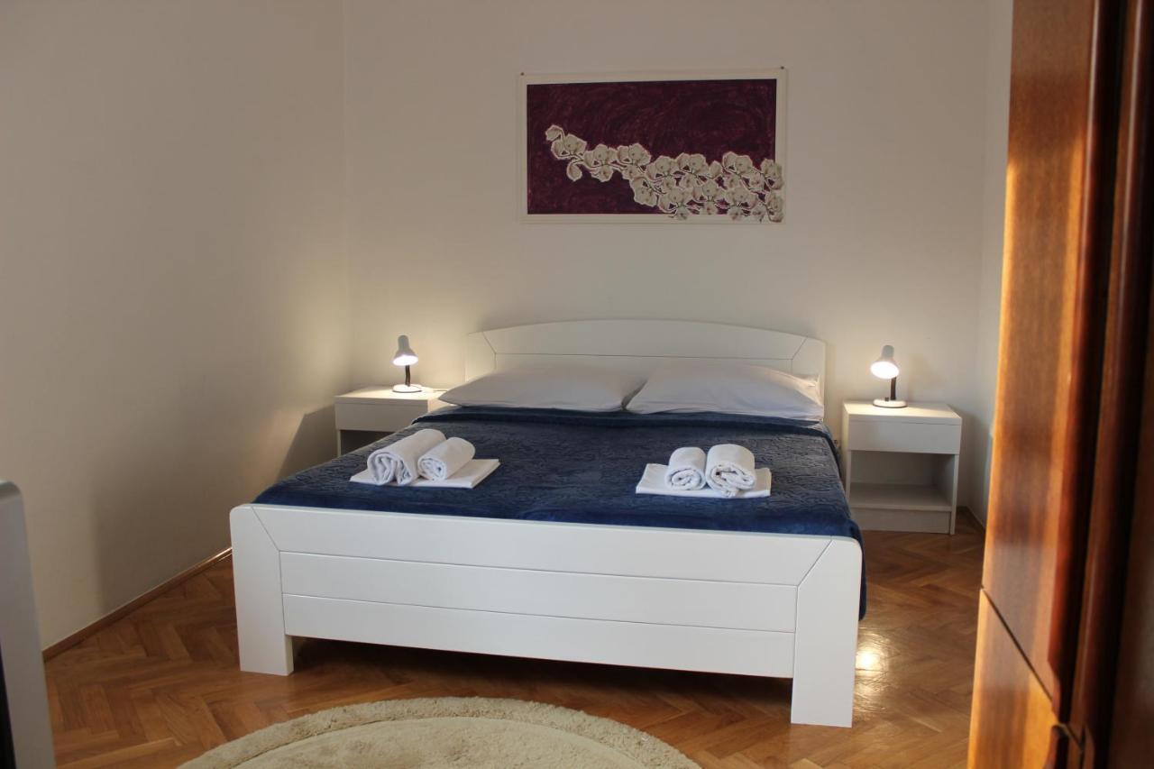Apartments Petrada Omiš Rom bilde