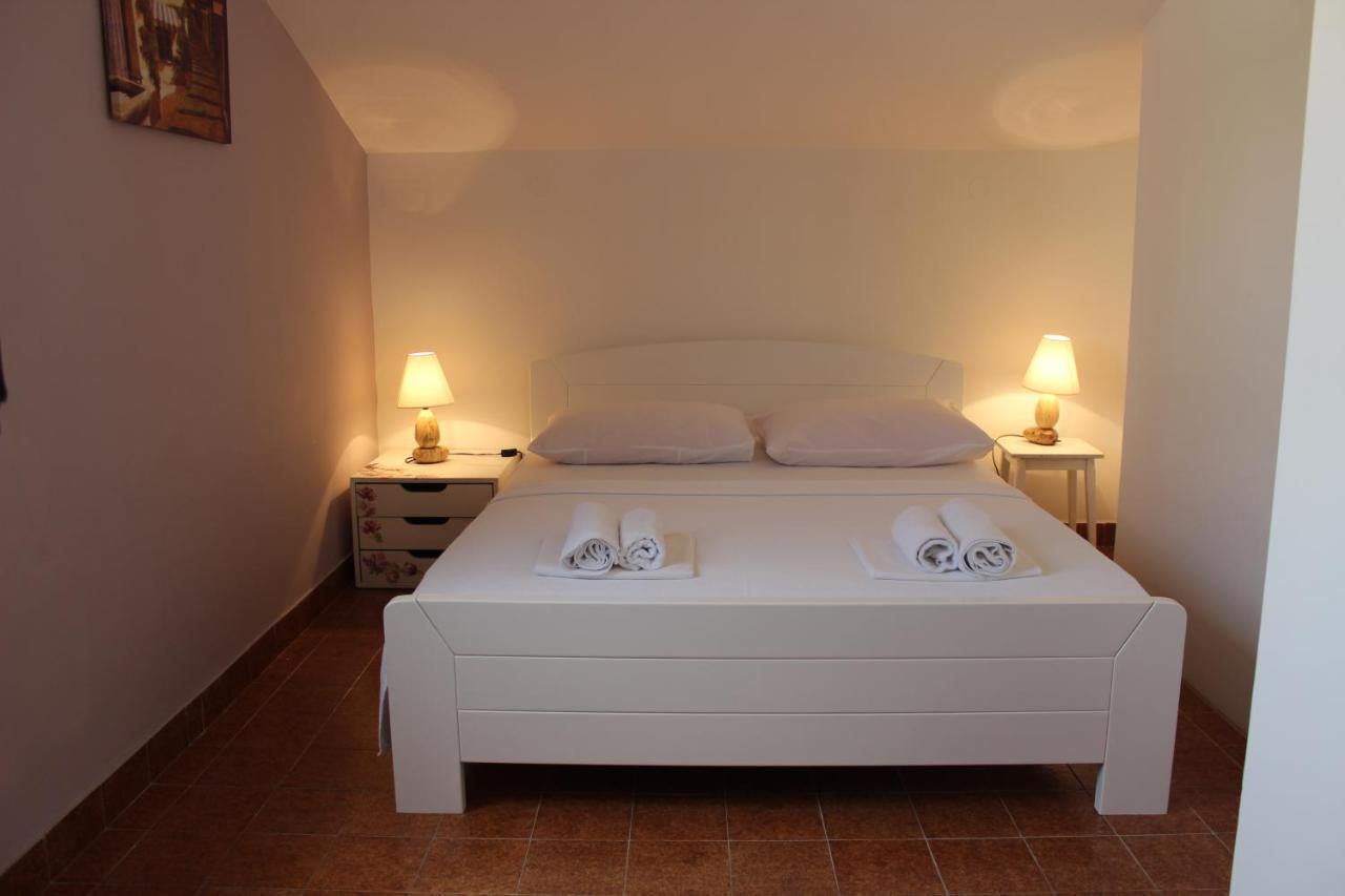 Apartments Petrada Omiš Rom bilde