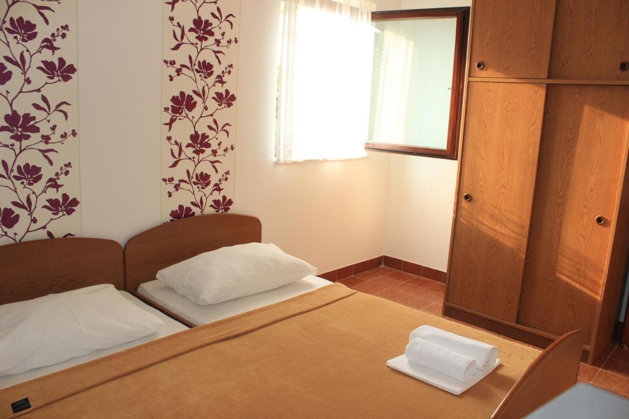 Apartments Petrada Omiš Rom bilde