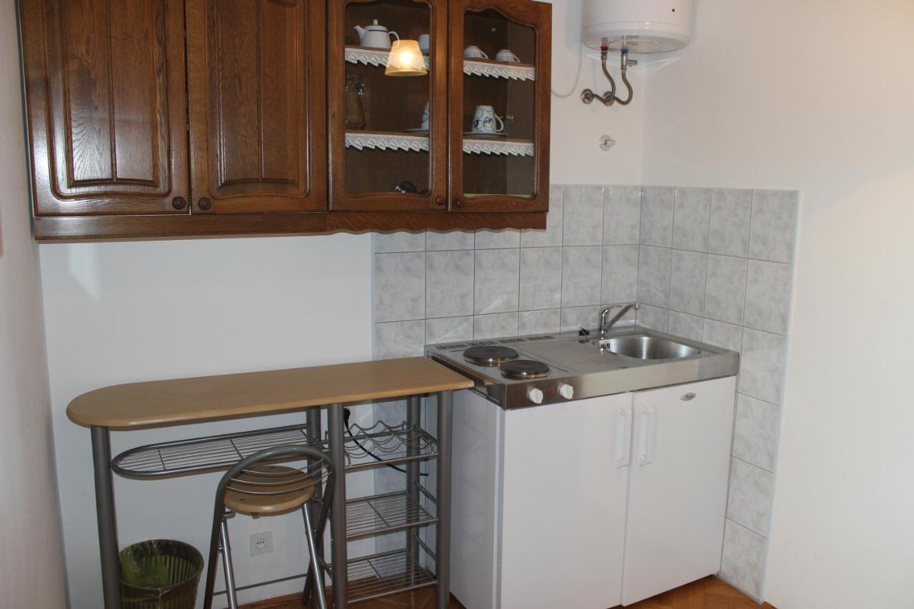 Apartments Petrada Omiš Rom bilde