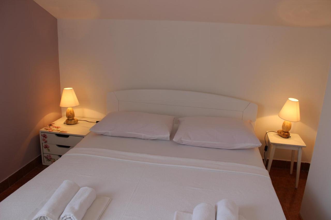 Apartments Petrada Omiš Rom bilde